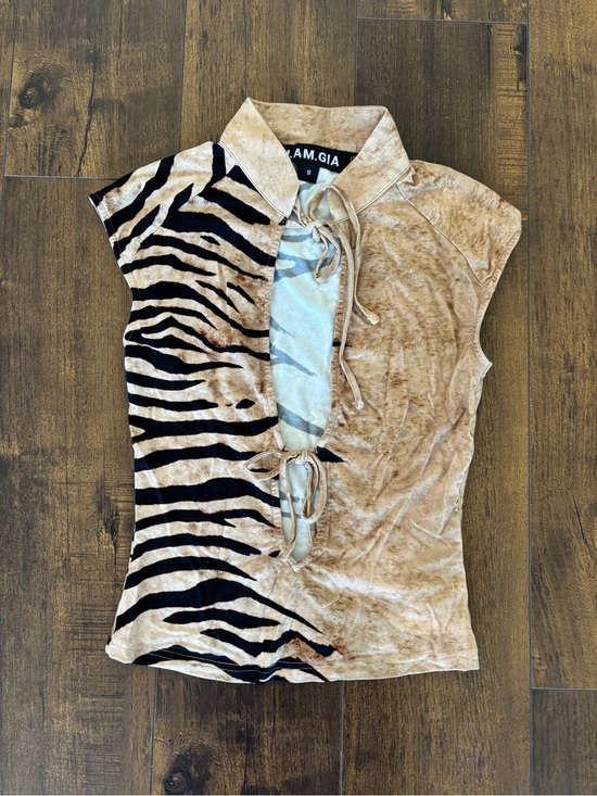 I.AM.GIA Tops - I.AM.GIA Tiger Print Top